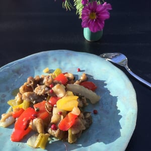 frisches-gemüse-mit-rosa-pfeffer