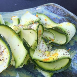 aromatisierter-zucchinisalat